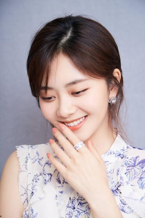 娱乐圈谭松韵吃瓜小说,揭秘明星背后的秘密生活