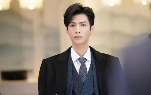 娱乐吃瓜罗云熙,从娱乐吃瓜到人气飙升，他的蜕变之路